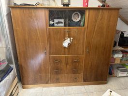 Antiker Schrank Liebhaber