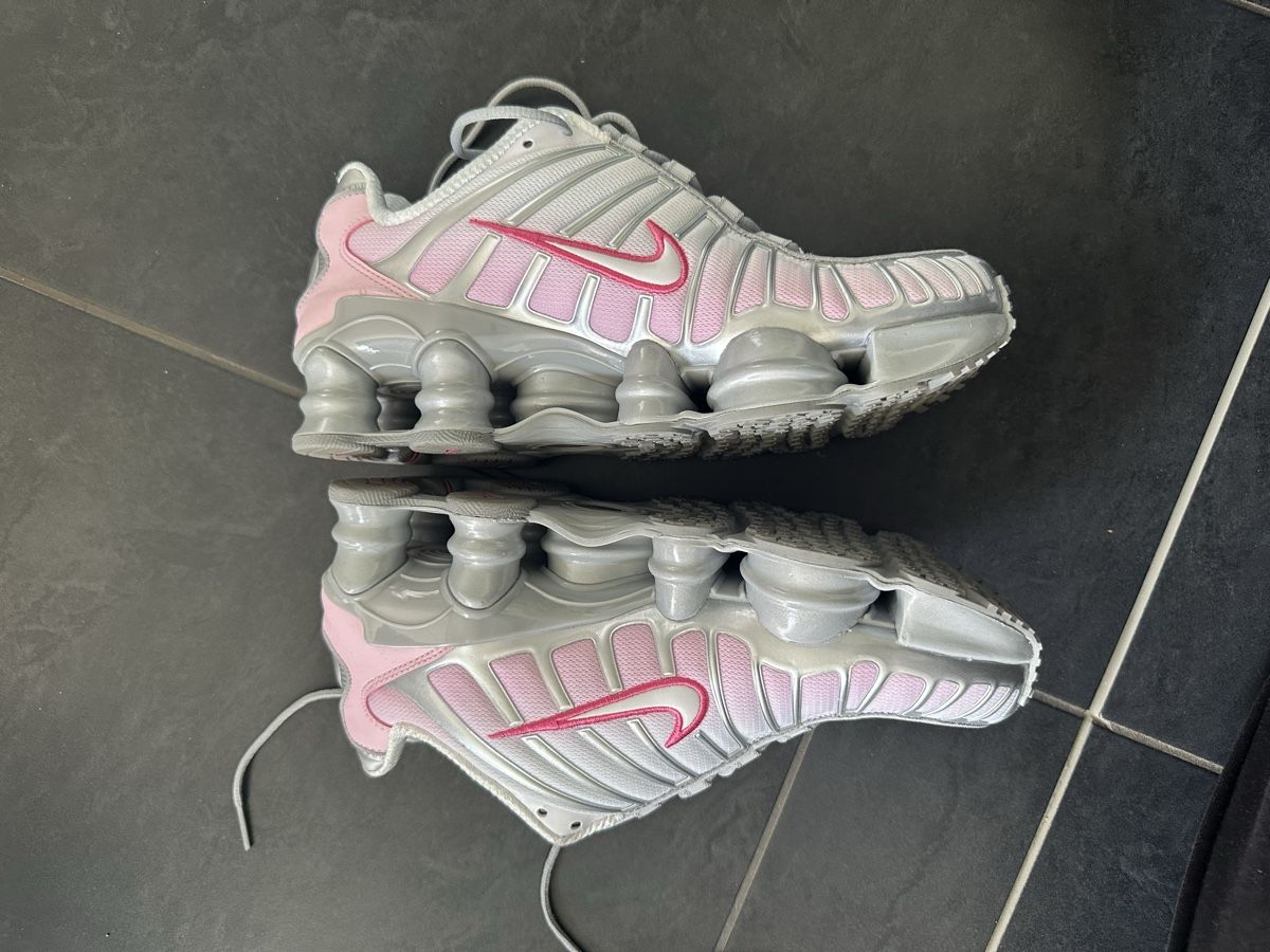 Nike Damenschuhe: Nike Shox Sneaker – Neu (gemäss Beschreibung) aus Wikon von jessi_35 2