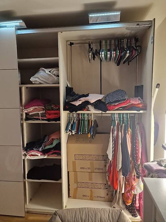 Schränke: Hochwertiger Kleiderschrank – Gebraucht aus Basel von granatrot 3
