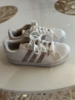 Baskets Adidas blanches pointure 37 1/2