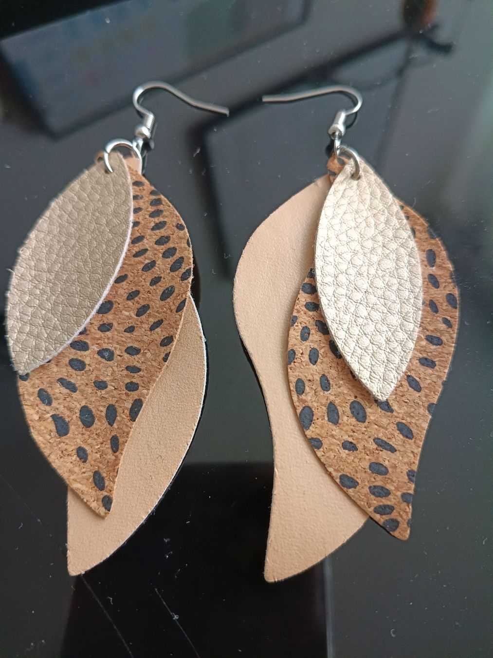 Orecchini pendenti & Orecchini a lobo: Elegant Layered Earrings – Nuovo (secondo la descrizione) da Zürich venduto da cat_9cvz