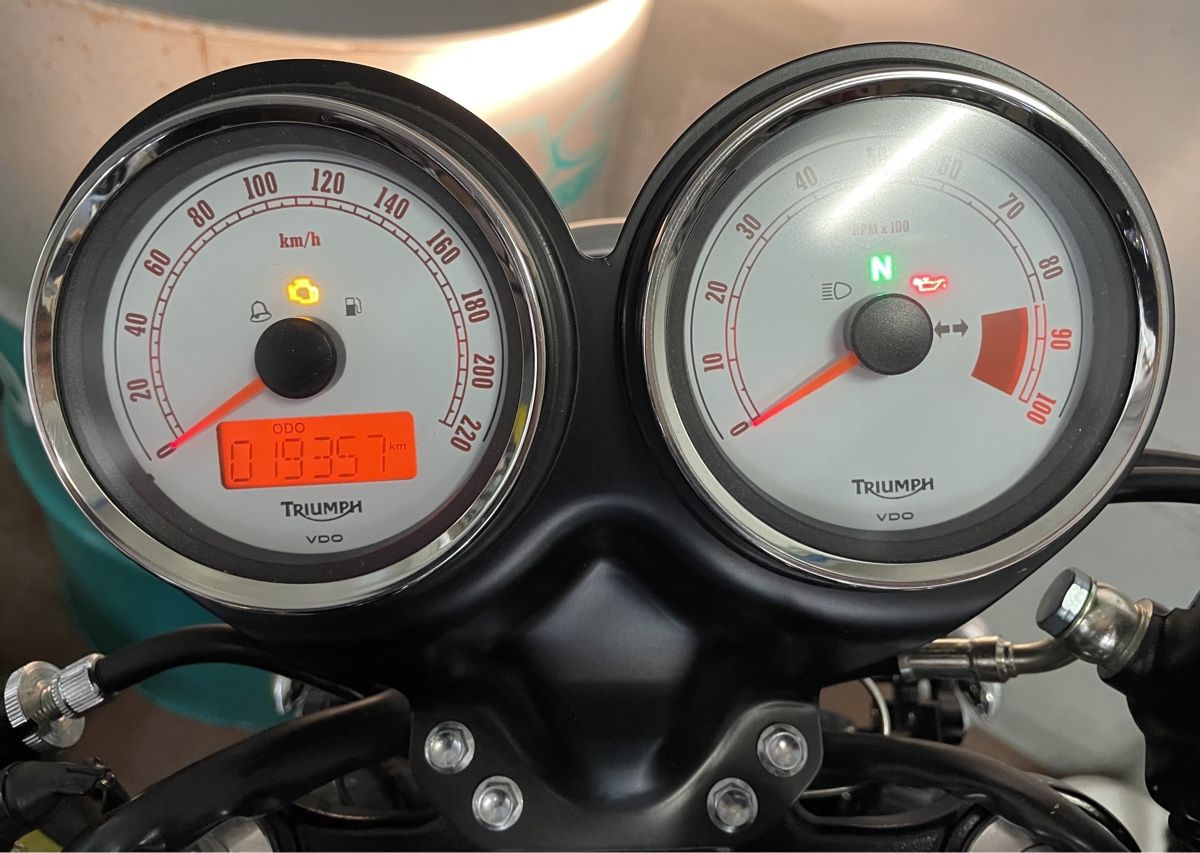 Triumph Strada: Triumph Thruxton 900 "Cafe Racer" – Usato da Langnau i. E. venduto da myb_bw89 3