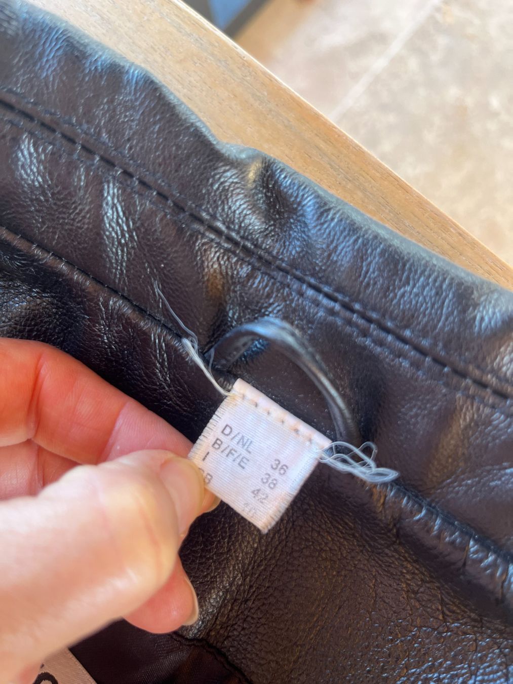 Cappotti: Manteau en cuir noir taille 36 – Usato da Seiry venduto da vanille08 9