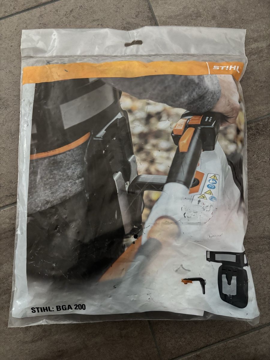 Stihl Aspirateurs & souffleurs à feuilles: Stihl BGA 200 Tragsystem – Neuf avec emballage d'origine à Muhen par goldy81