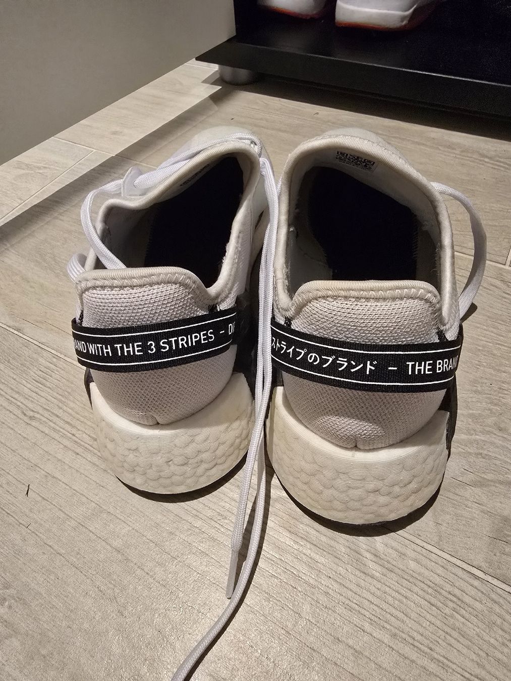 Adidas Scarpe da uomo: Adidas NMD V2 White Size 41 1/3 – Usato da Dompierre FR venduto da Naitcir 2