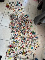 Playmobil-Set mit vielen Figuren und diversem Zubehör