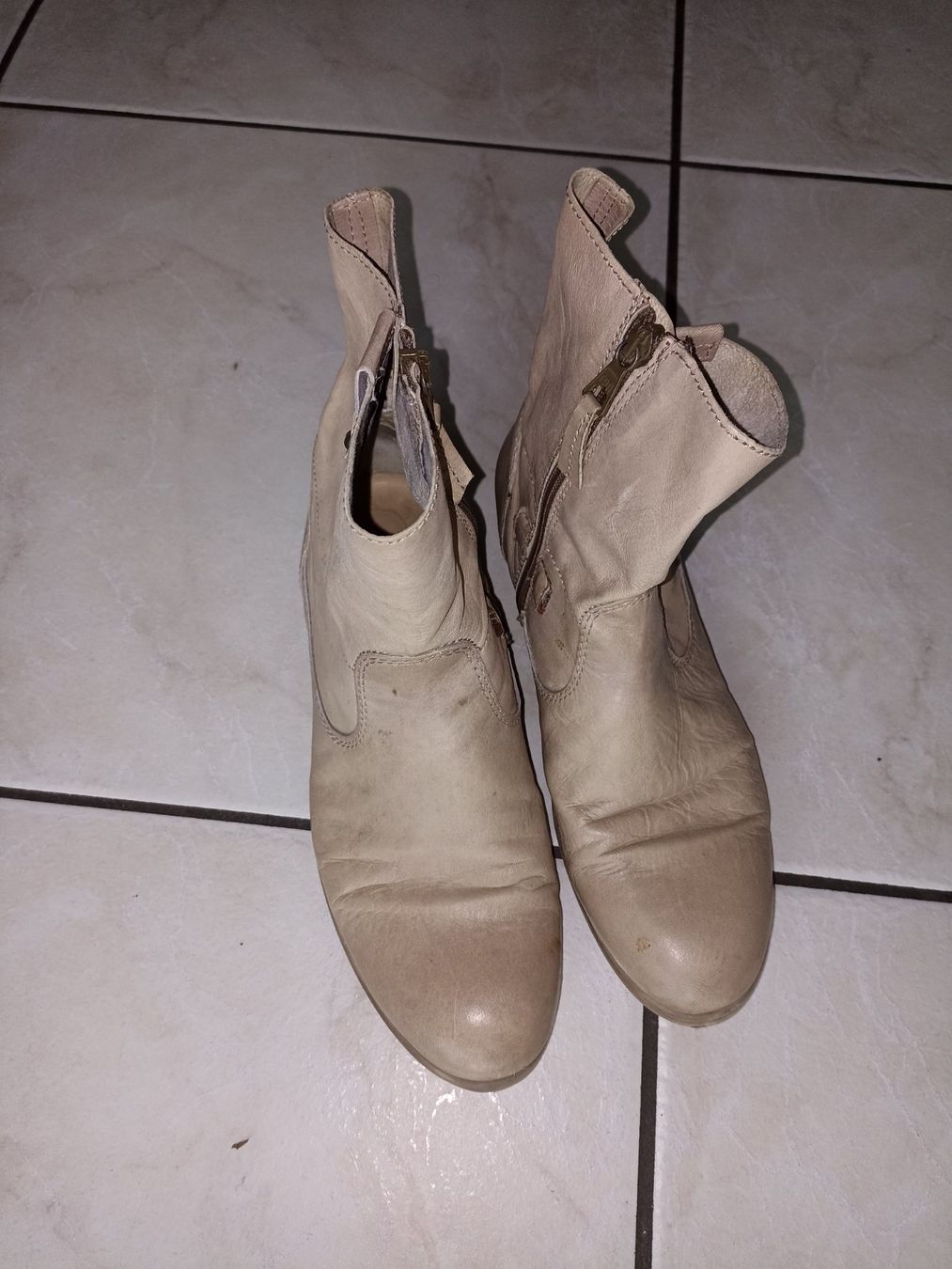 Scarpe da donna: Max beige Lederstiefel Gr 40 – Usato da Eschenbach SG venduto da nekodo