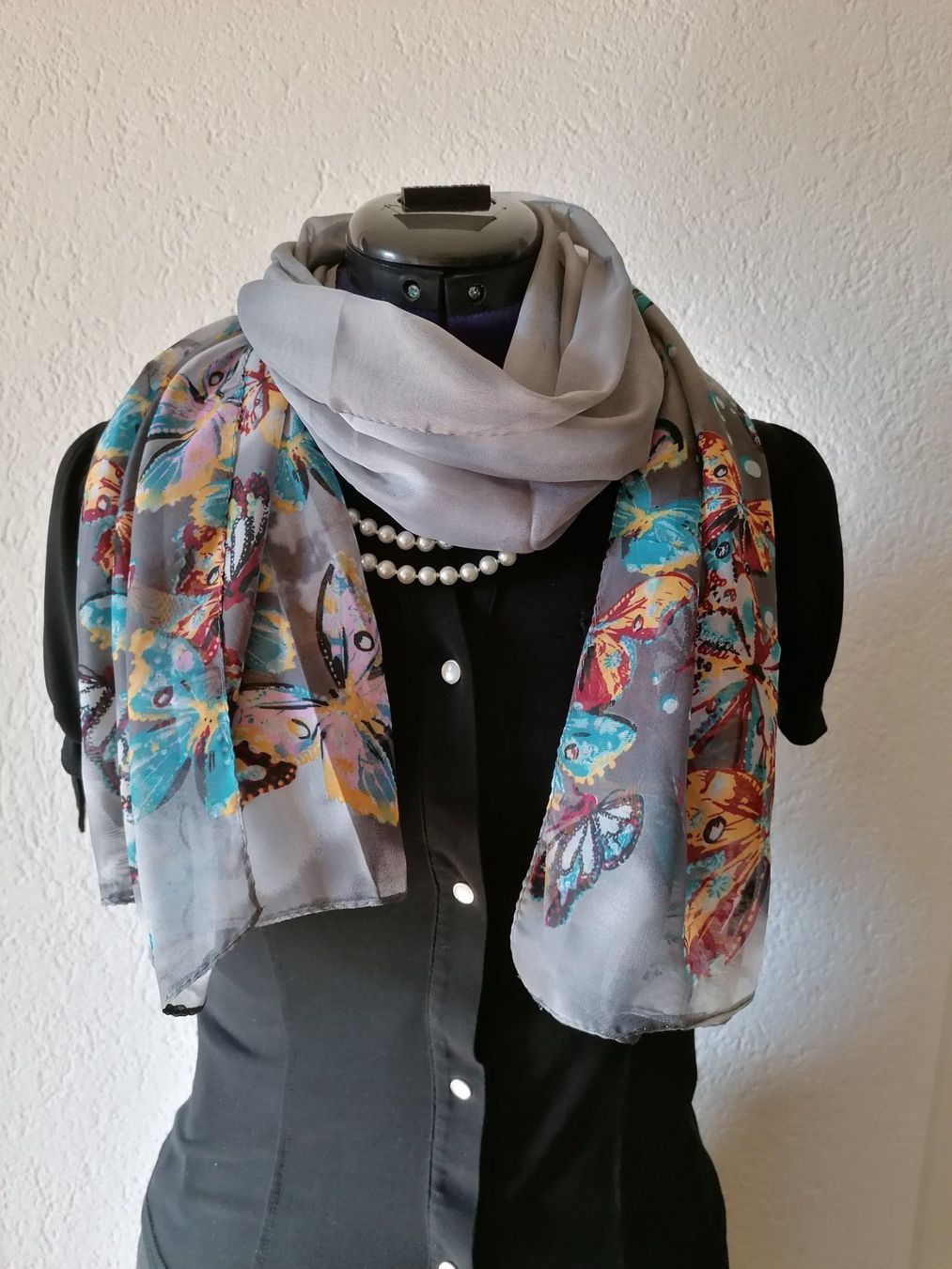 Foulard & Sciarpe: Foulard mit wunderschönen Schmetterlinge – Nuovo e nell'imballaggio originale da Zollikofen venduto da Blackie