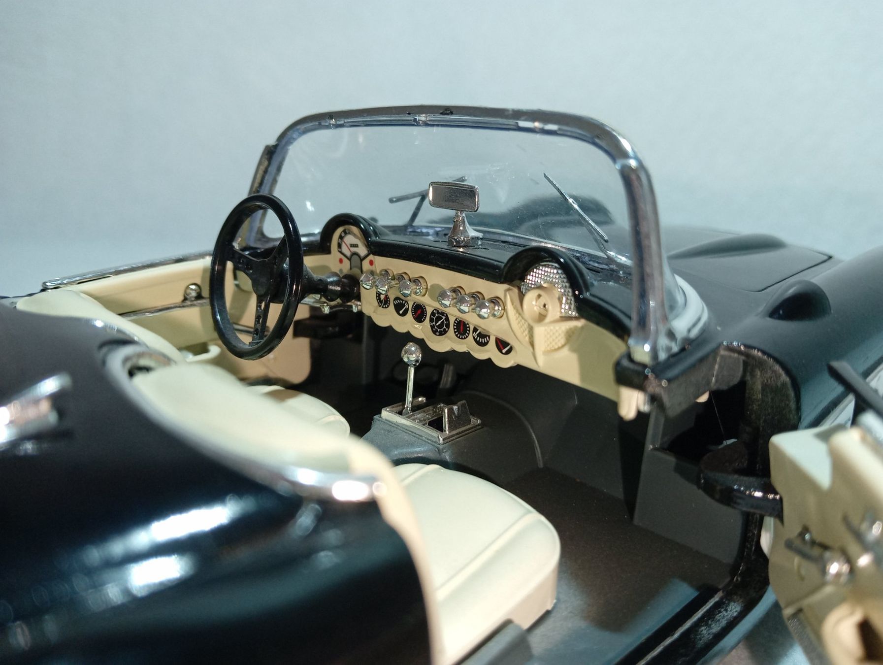 Chevrolet Modellini d'auto: Chevrolet Corvette 1957 – Usato da Huttwil venduto da Secondtrain 5