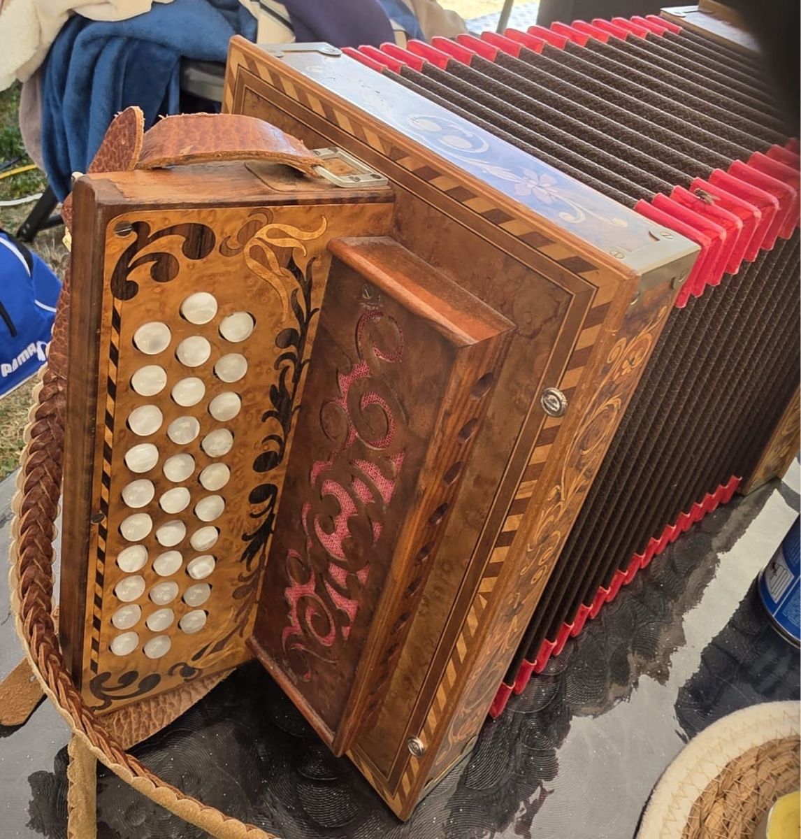 Instruments de musique: accordéon schwitzoise – D'occasion à Yvonand par Jojo777 3