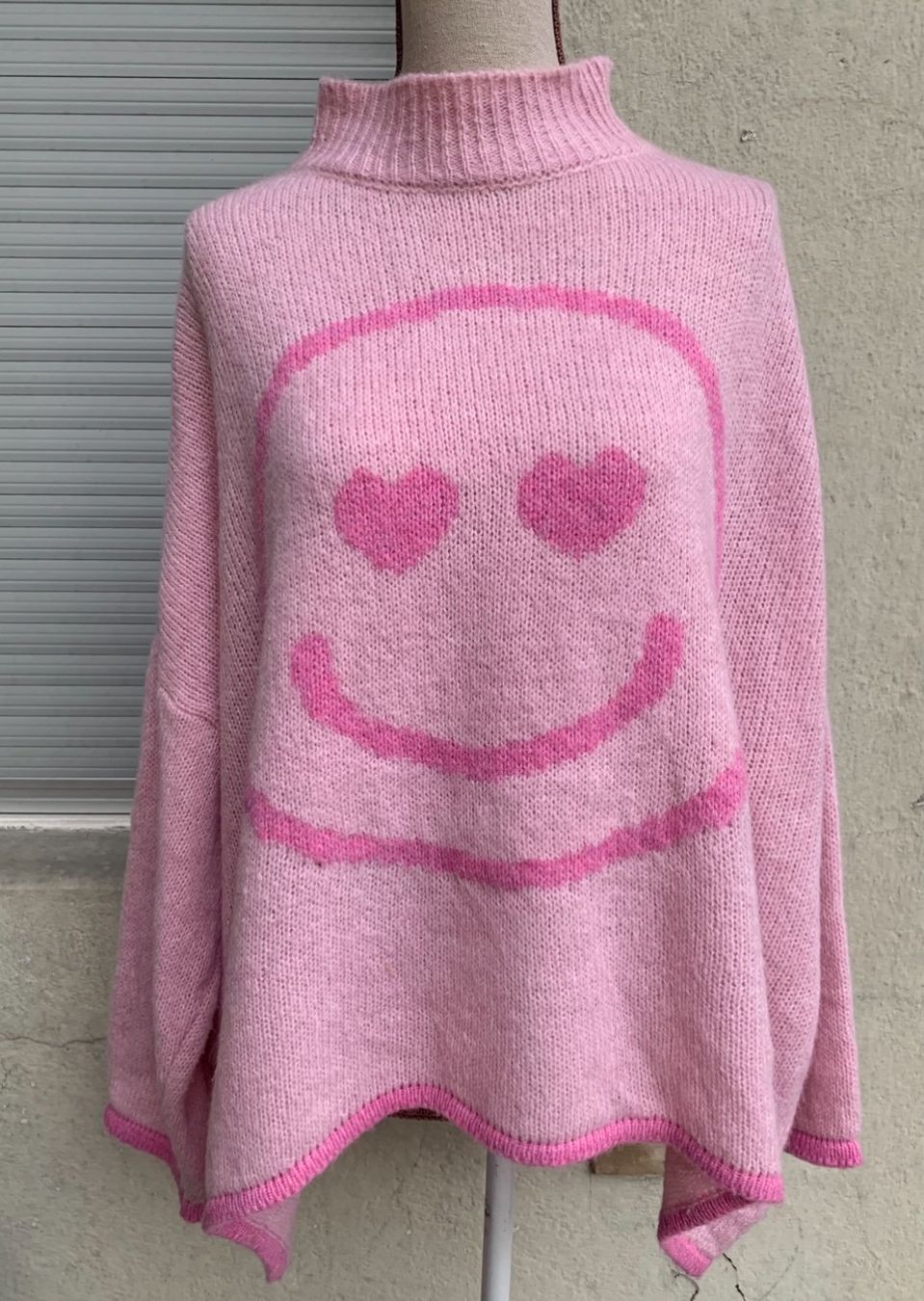 Pullover & Sweatshirts: Superbe pull rose oversize FARFALLA smiley amoureux TU – Gebraucht aus Martigny von only__you