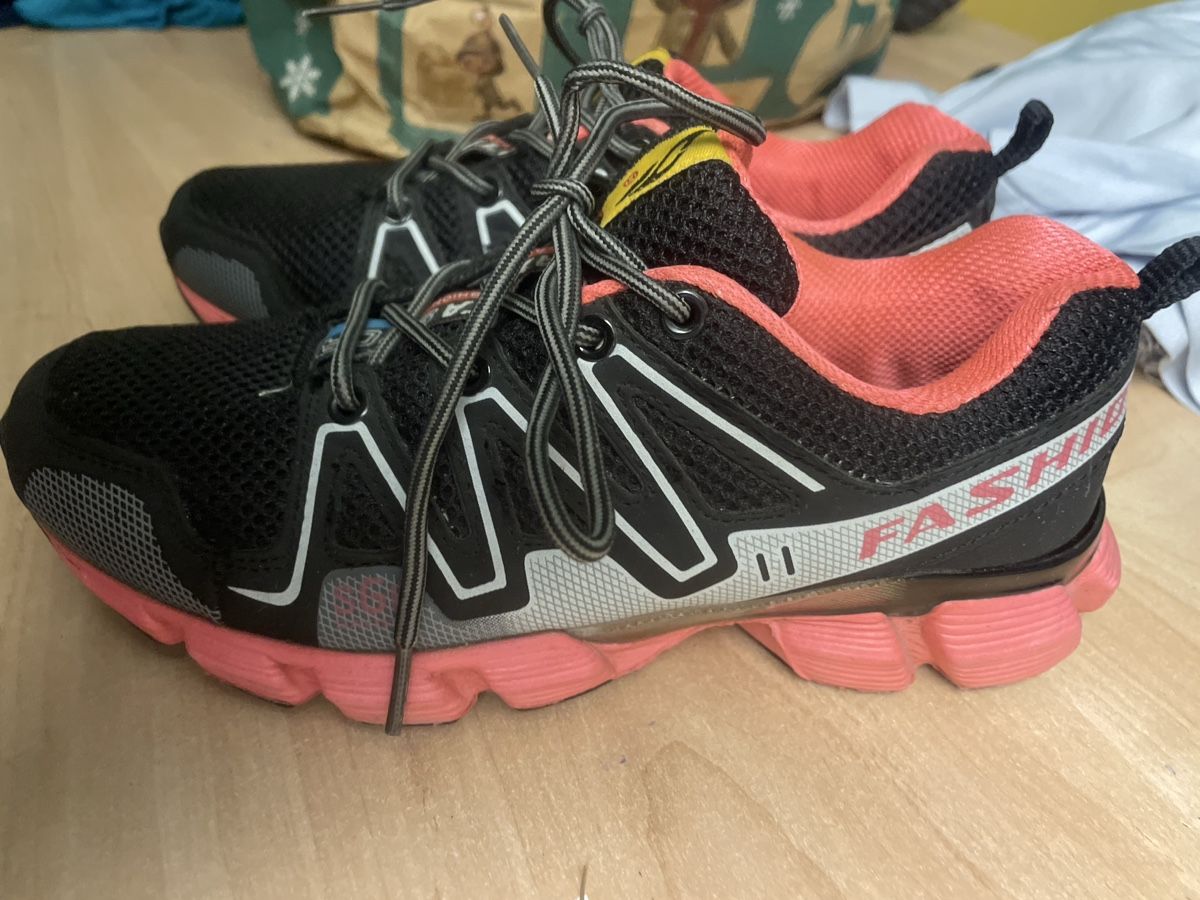 Scarpe per ragazze: Laufschuhe Sneaker schwarz pink Gr.36 – Nuovo (secondo la descrizione) da Obergerlafingen venduto da cabo4