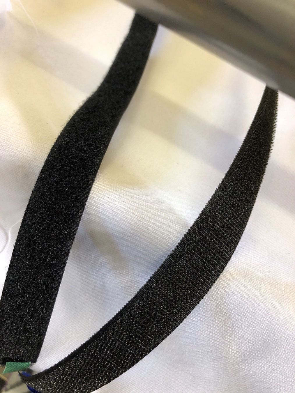 Altro in Bricolage: Klettverschluss schwarz 20 mm / proMeter – Nuovo e nell'imballaggio originale da Gossau SG venduto da Sombat