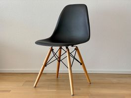 Vitra Eams Chair replica