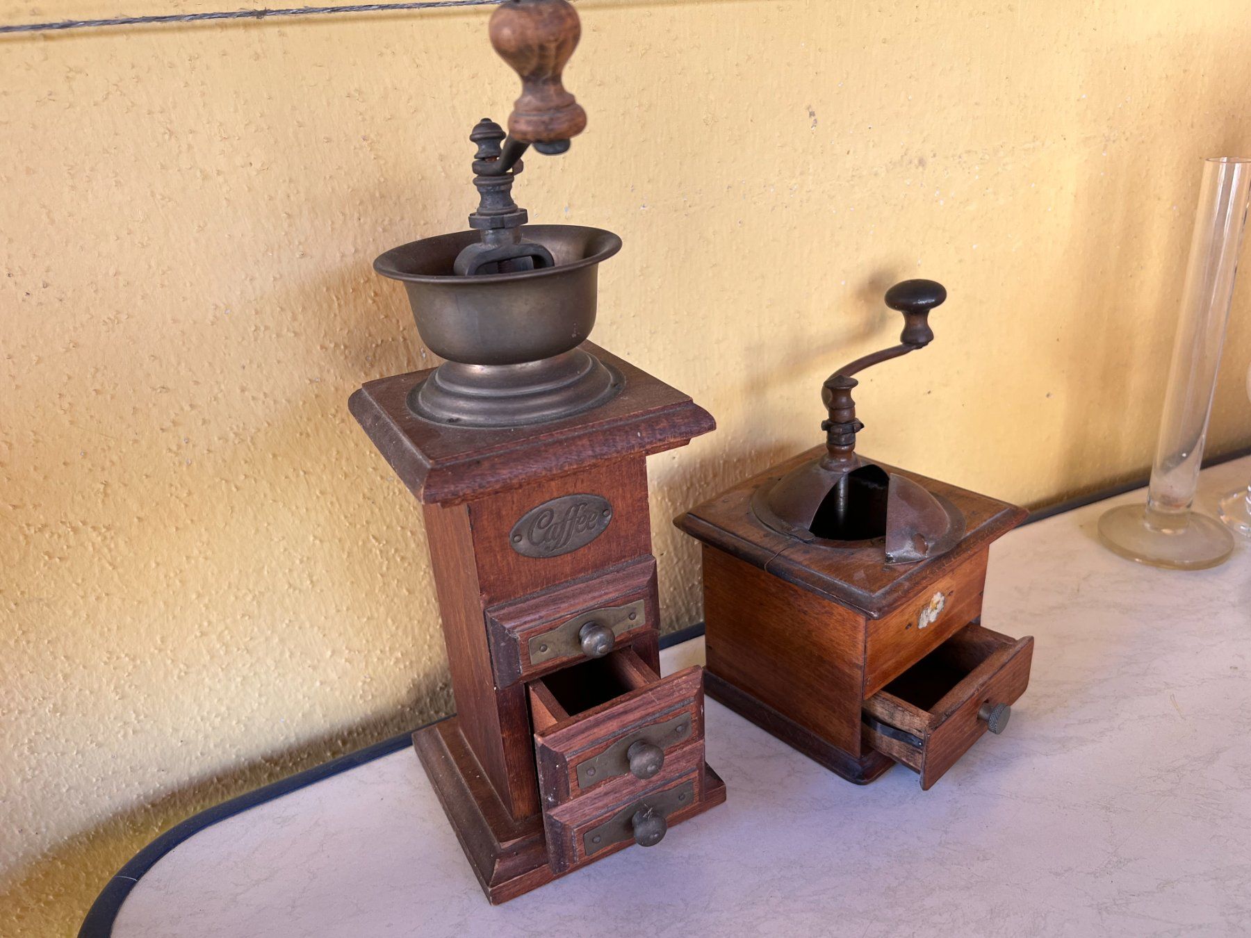 Macchine per caffè & Macchine per espresso: 2x Antike Keffemühle – Usato da Wettingen venduto da pozza01