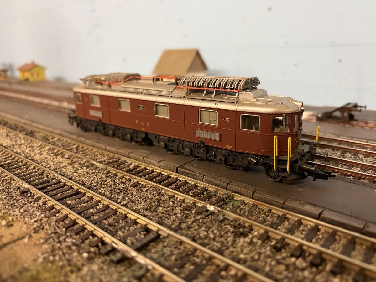 Roco Modellini di ferrovie: BLS Ae 6/8 206, Roco – Usato da Rochefort venduto da ise_c7lc