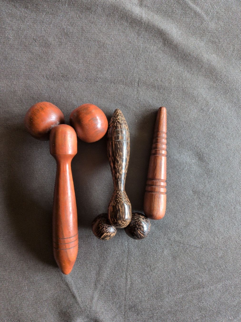 Dispositivi per massaggi: Massagegerte Holz Set 3 Stck guter Zustand – Nuovo (secondo la descrizione) da Diessenhofen venduto da riekekat