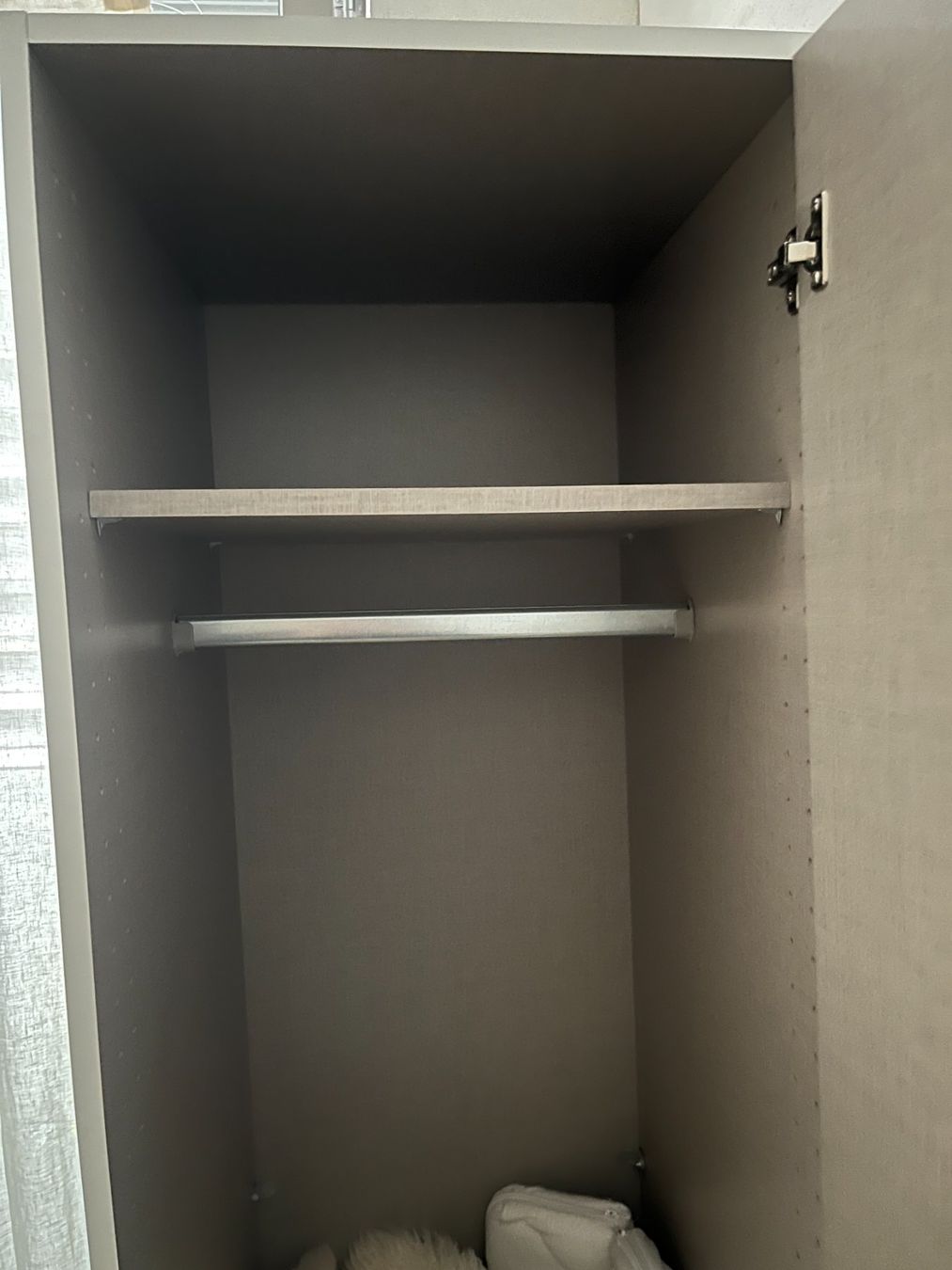 Armadi: Tall Mirrored Wardrobe / Storage Cabinet – Usato da Cham venduto da takismenexes 2