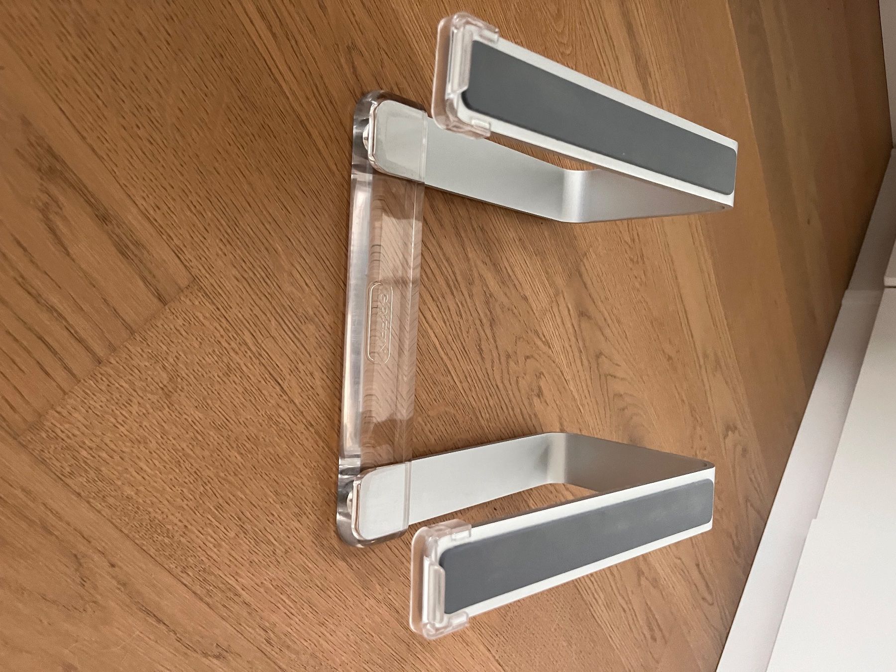 Racks & Supports: Laptopständer – Neuf (Voir description) à Wangen b. Olten par oli_f9b8