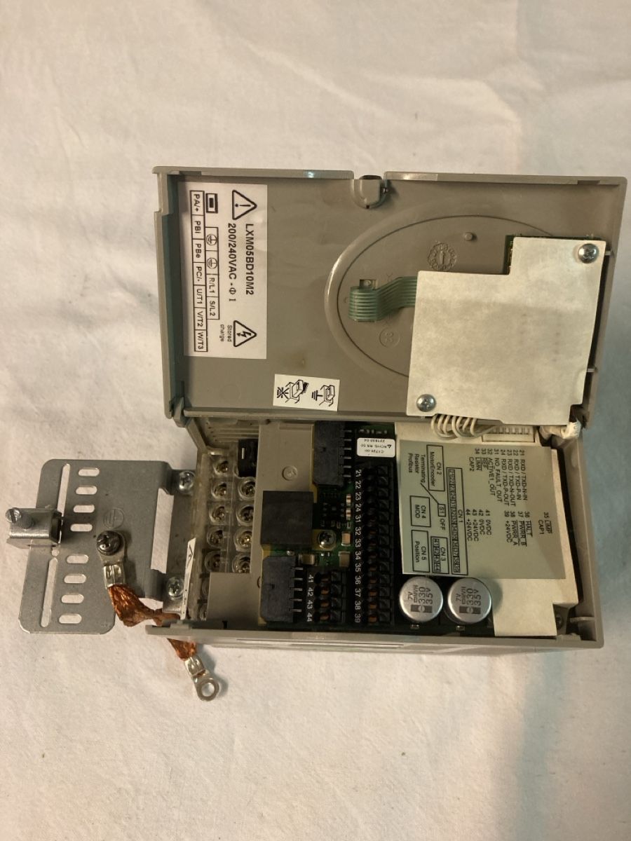Schneider Componenti elettronici: Servoumrichter Schneider Electric LXM05BD10M2 – Usato da Rothrist venduto da Seafarer68 2