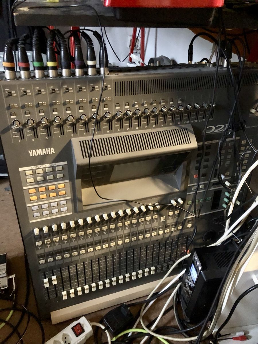 Console di mixaggio: Yamaha 02r – Usato da Nyon venduto da bla_wl5k