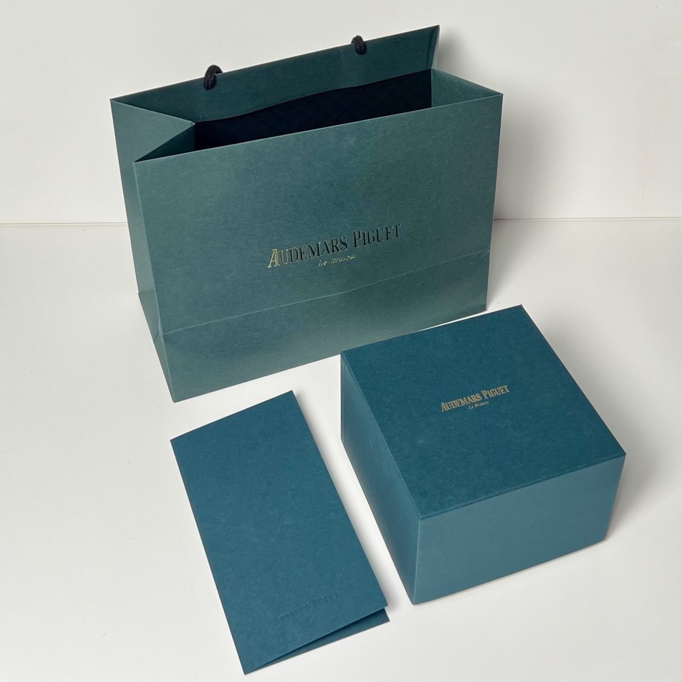 Audemars Piguet Uhren: Audemars Piguet Royal Oak Jumbo Extra-Thin Full set 2025 – Neu und originalverpackt aus Grand-Lancy von Zephyr.26 8