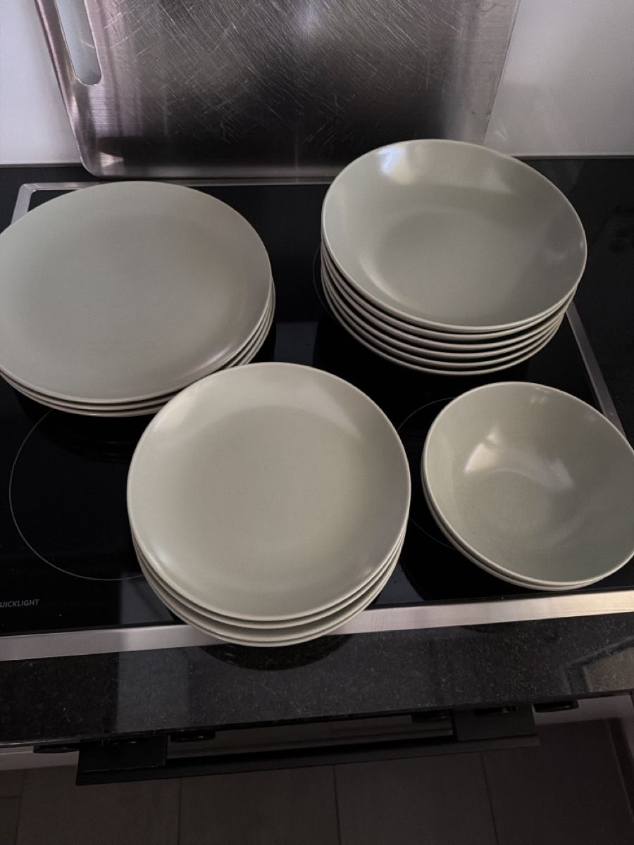 Services de table: Verschiedene Teller  – D'occasion à Dällikon par NazmiB
