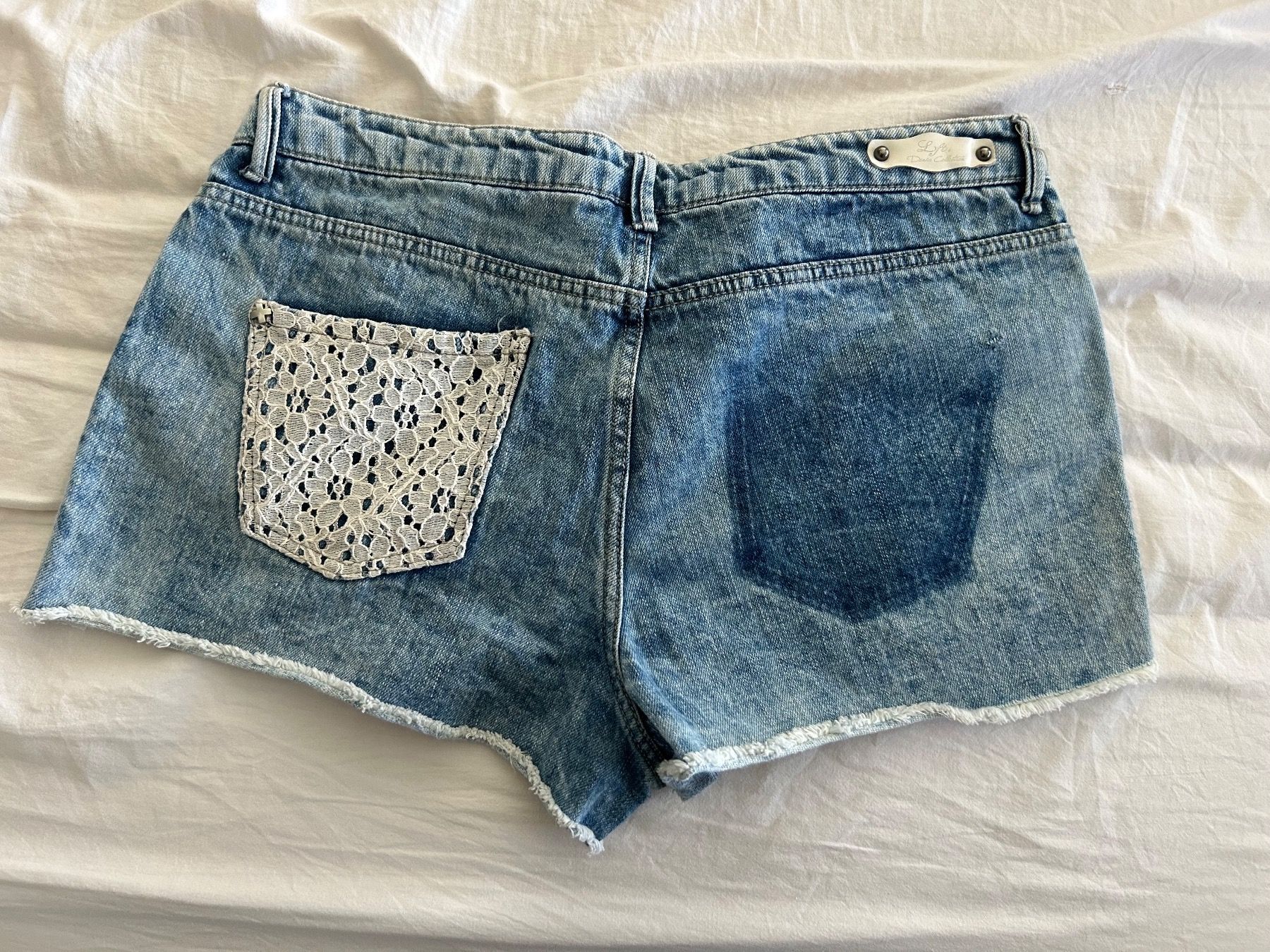 Jeans: Moderne Sommer Shorts – Usato da Rümlang venduto da Jenni.21 1