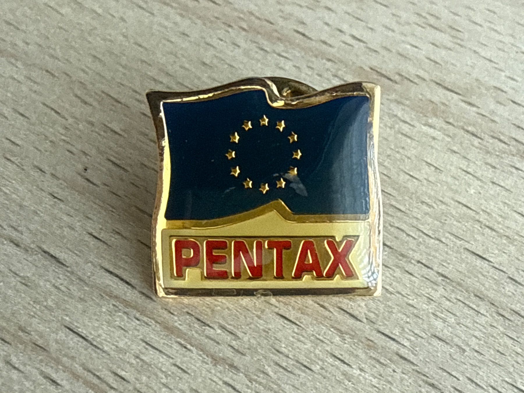 Plaketten & Abzeichen: Pin Pentax EU – Gebraucht aus Glattbrugg von Schweigmatt