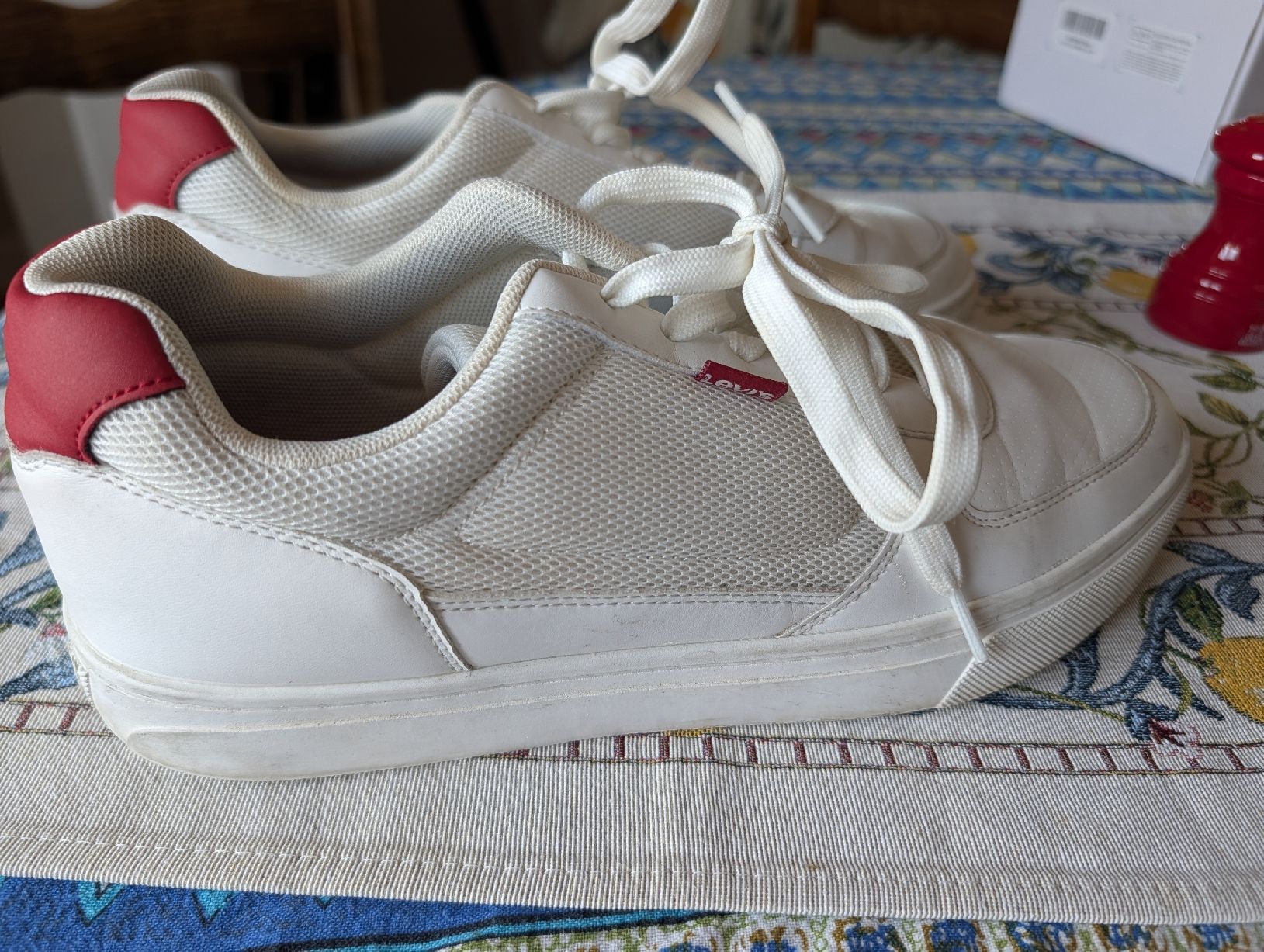 Levi's Scarpe da uomo: Stylish Levi's Sneakers White Size 44 Men – Usato da Zürich venduto da jor_68rp 3
