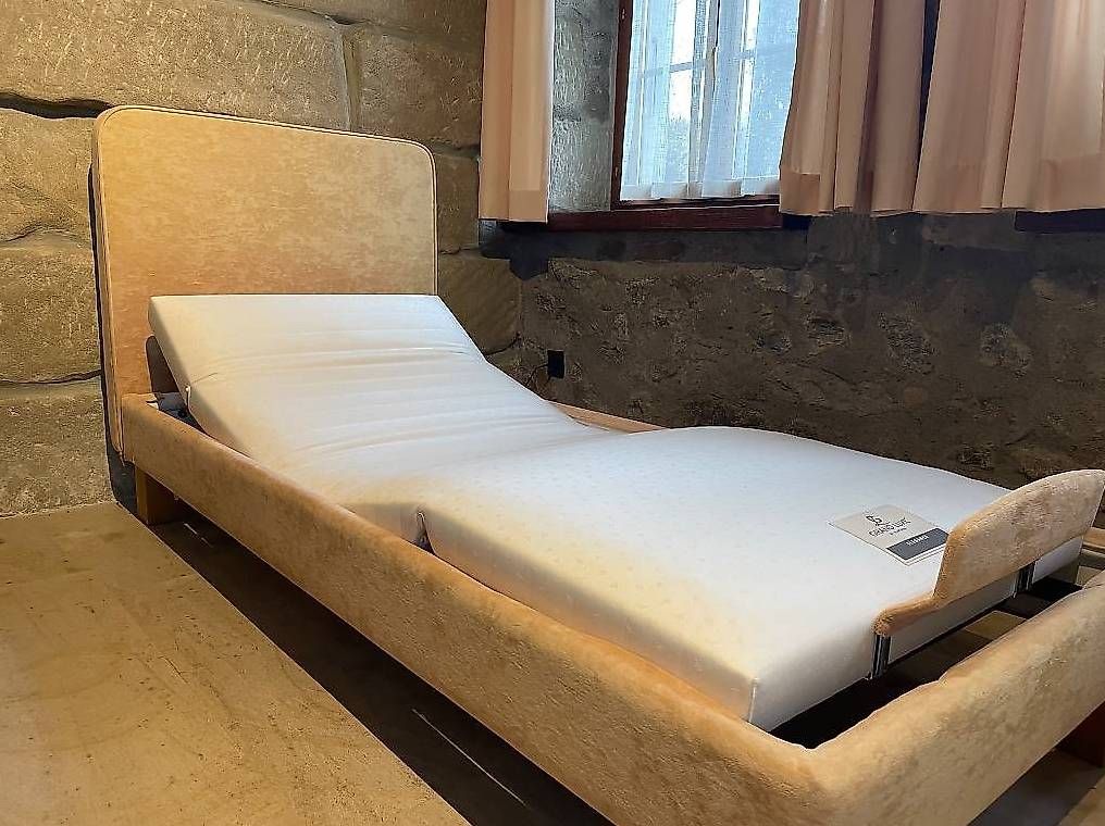 Letti: Sommier électrique Superba Grand Luxe – Usato da Cugy VD venduto da LaBerallaz