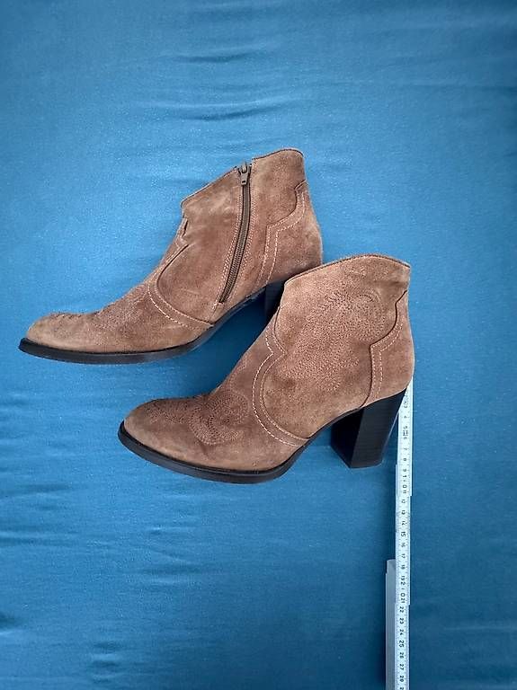 Damenschuhe: Cowboy Stiefelette – Gebraucht aus Zumikon von Schlufi123