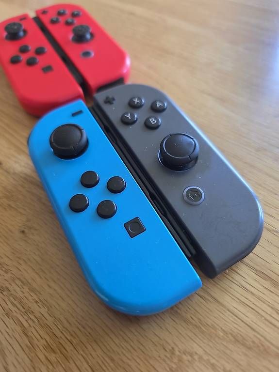 Controller: 2 paires de Joy-Con Nintendo Switch – Usato da Cottens FR venduto da SteveBssk