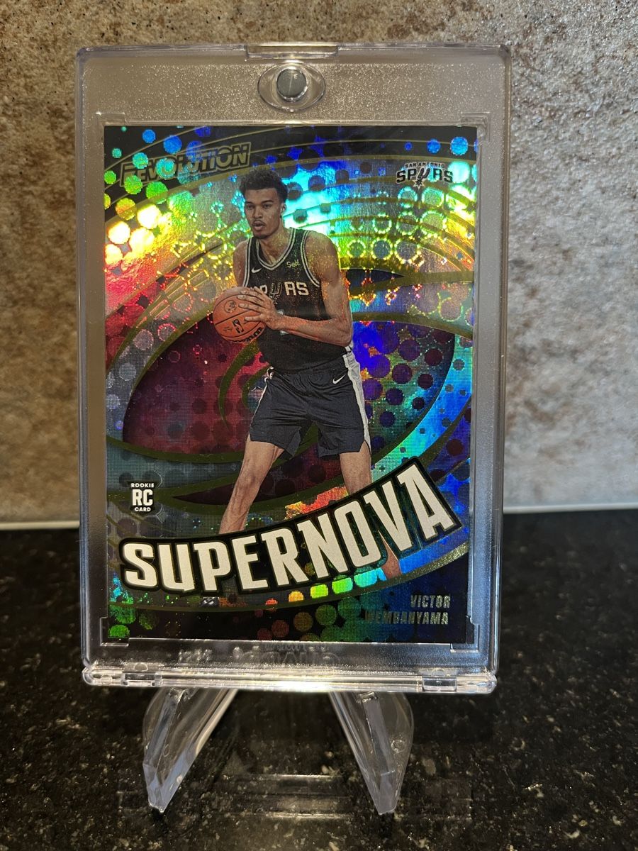 Nba Carte collezionabili: NBA Victor Wembanyama RC Revolution Supernova – Nuovo (secondo la descrizione) da Moudon venduto da AndreSR89