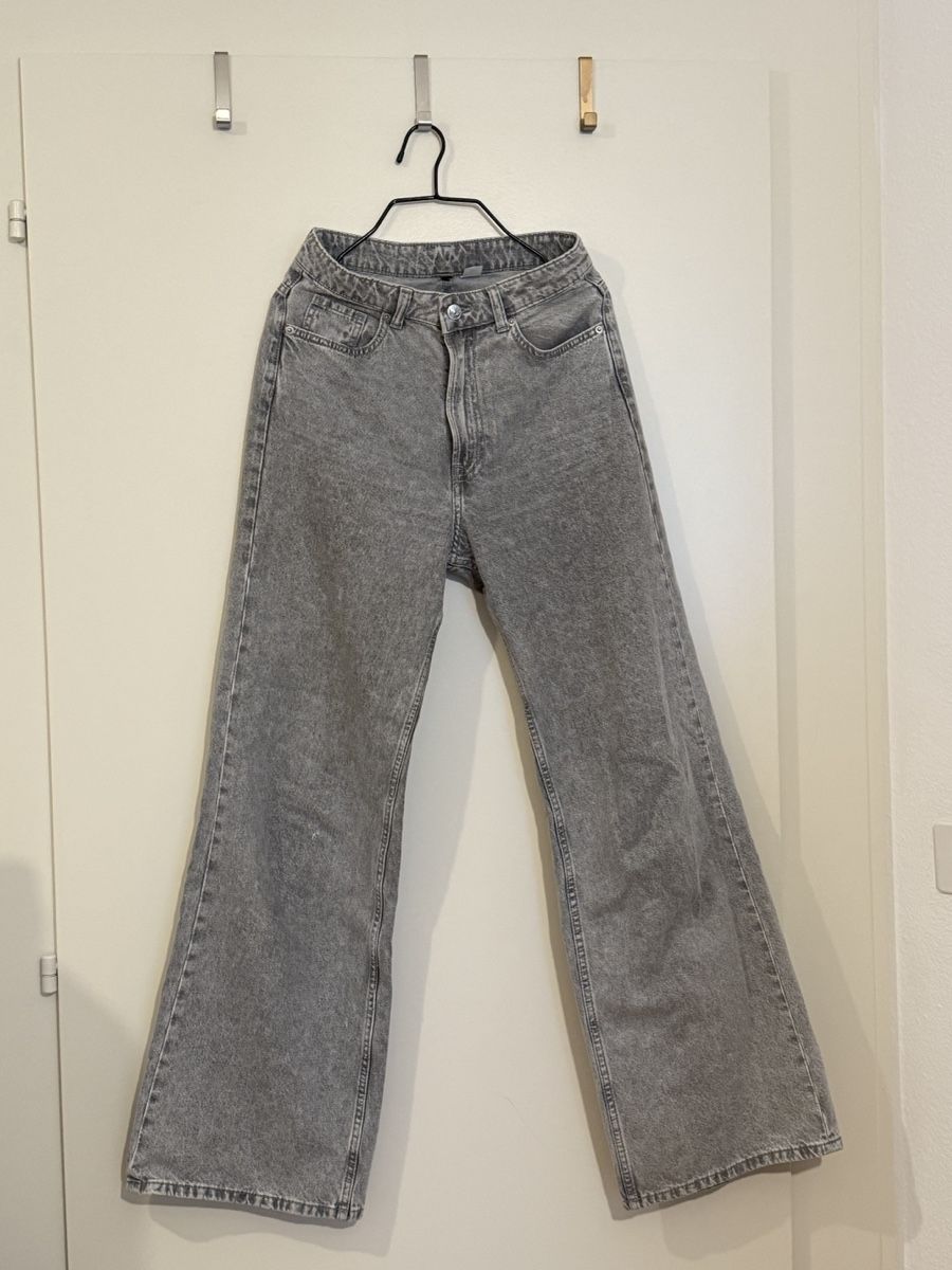 Jeans: Jeans grau High-Waist (Gr. 36) – Usato da Luzern venduto da vqu_8gks