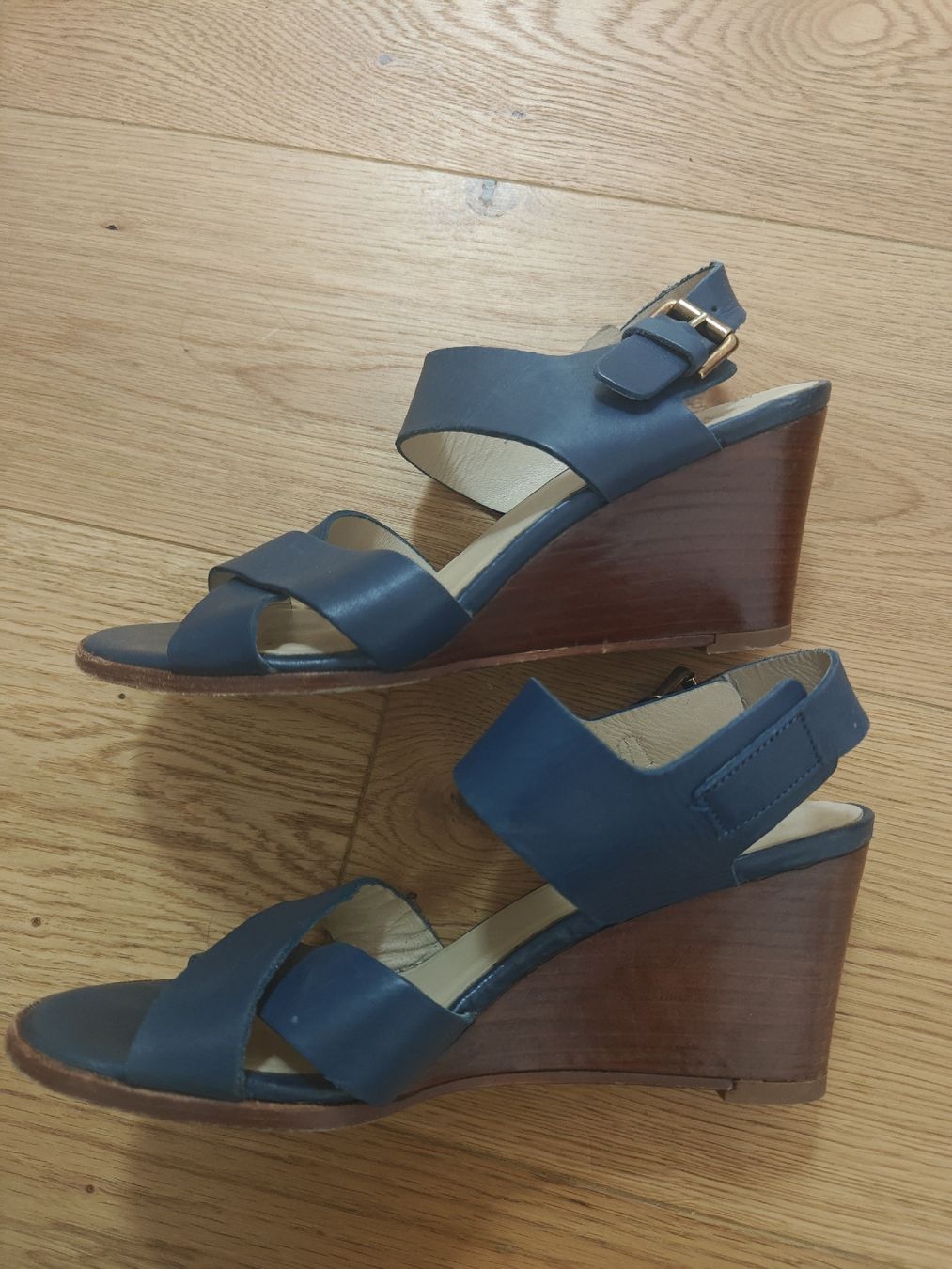 Navyboot Scarpe da donna: Navyboot Gr 39 blau Lederwedges Sandalen – Usato da Menzingen venduto da tschey-tschey