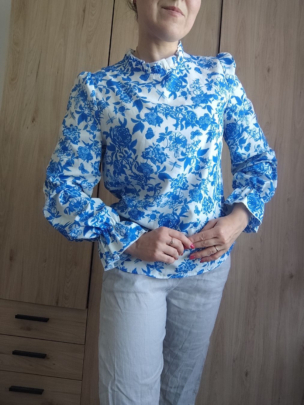 Tops: Blue Floral Blouse with Ruffled Sleeves - Size S – Gebraucht aus Mägenwil von VintageGirly 4