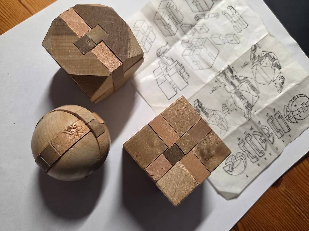 Puzzles: Puzzle en bois (style "Rubik") – Neu und originalverpackt aus Bremblens von audit