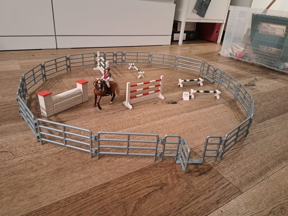 Schleich, Springparcours mit 5 Sprüngen + Pferd mit Reiterin | Kaufen ...