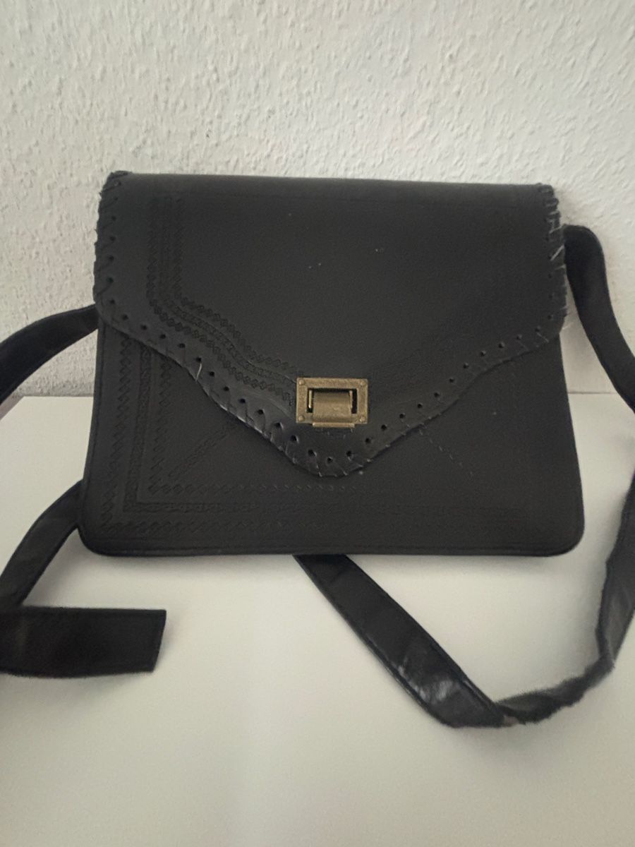 Borse da donna: Schwarze Handtasche ATMOSPHERE,  NR.11 – Usato da Wallisellen venduto da AS.TZ. 1