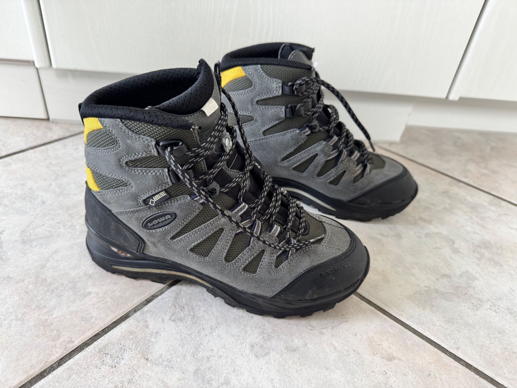 Lowa Scarpe da uomo: Lawa Wanderschuhe Gr 41 – Usato da Frauenfeld venduto da lind11