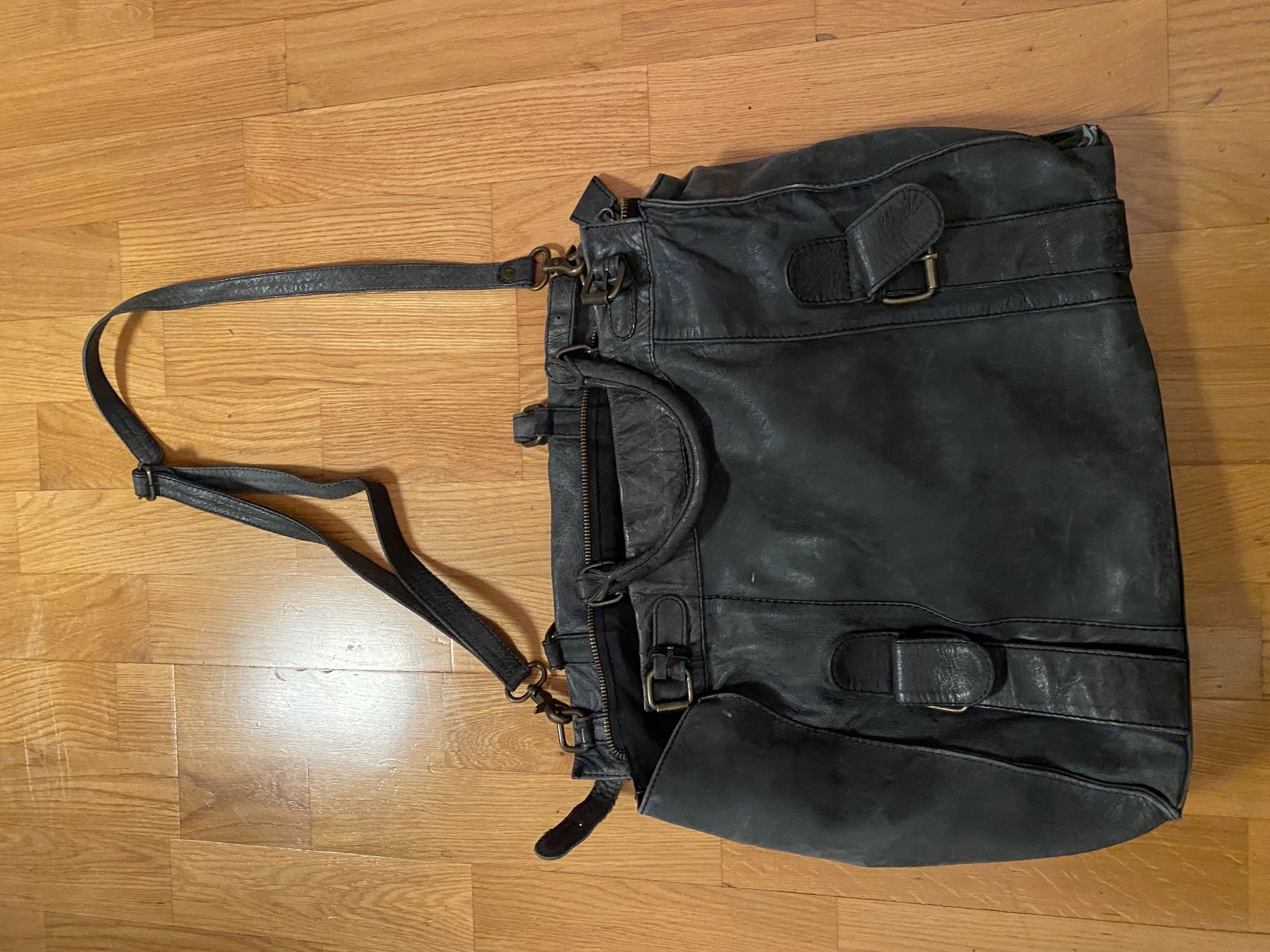 Borse da donna: Schwarze Vintage Ledertasche - Herbst Schnäppchen! – Usato da Zürich venduto da Lilaine05 2