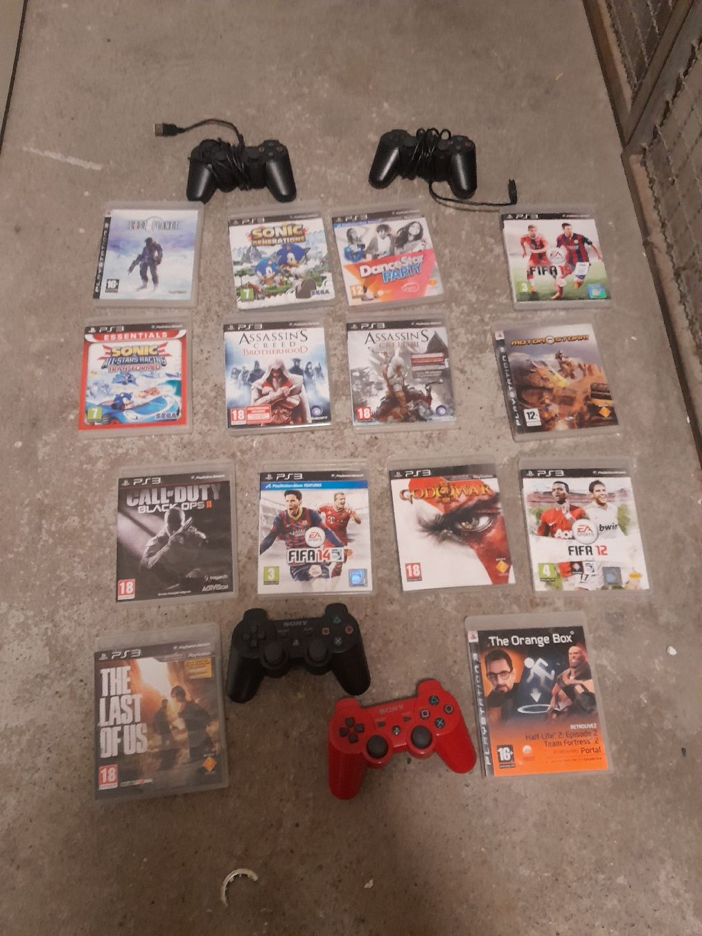Giochi: 4 manettes ps3 et jeux – Usato da Fribourg venduto da Sami1177