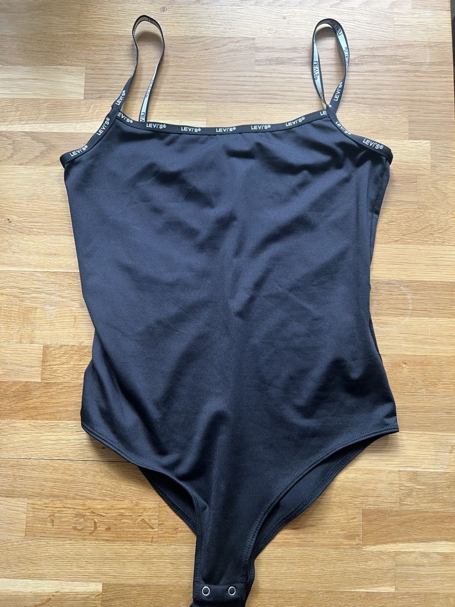 Levi's Top: levi's top/ body – Nuovo (secondo la descrizione) da Bern venduto da lea_wf9x