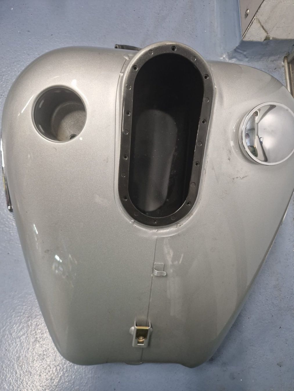 Harley-Davidson Accessori per altri veicoli: HD Road King 2006 Tank – Usato da Kerns venduto da .Biker. 2