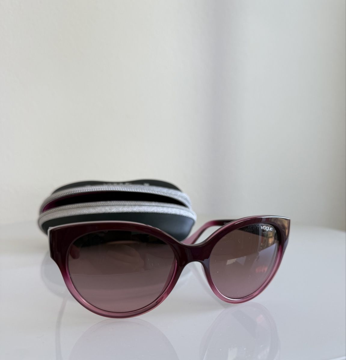 Vogue Brillen & Gläser: Lunettes de soleil VOGUE – Gebraucht aus Cressier FR von Kvito4ka 1
