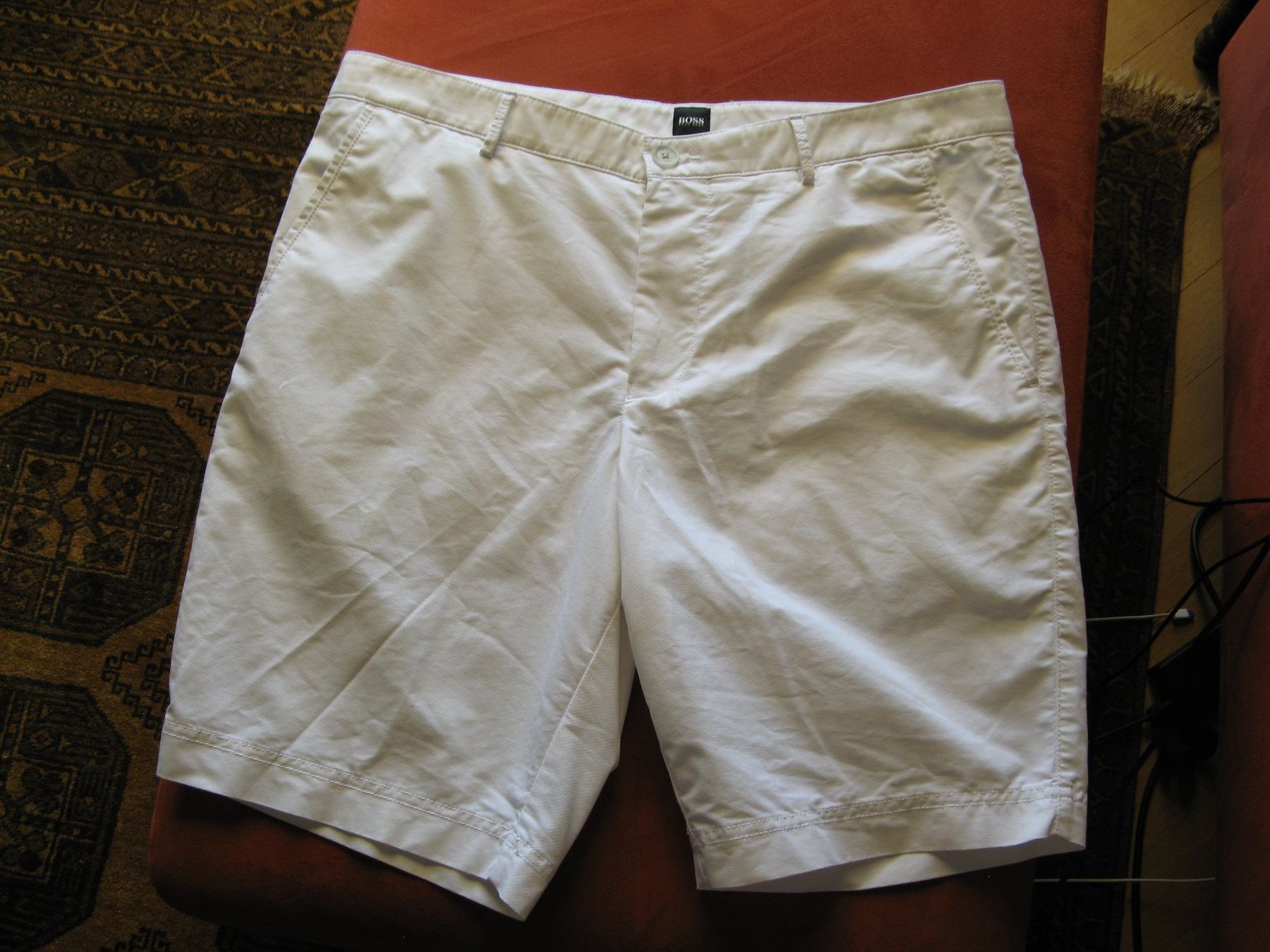 Hugo Boss Hosen: kurze, weisse Boss Shorts – Gebraucht aus Zürich von apil 6