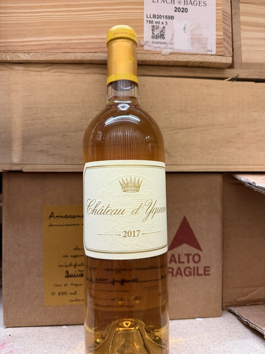 Yquem Vino: Château d'Yquem 2017 – Nuovo e nell'imballaggio originale da Troinex venduto da Airain