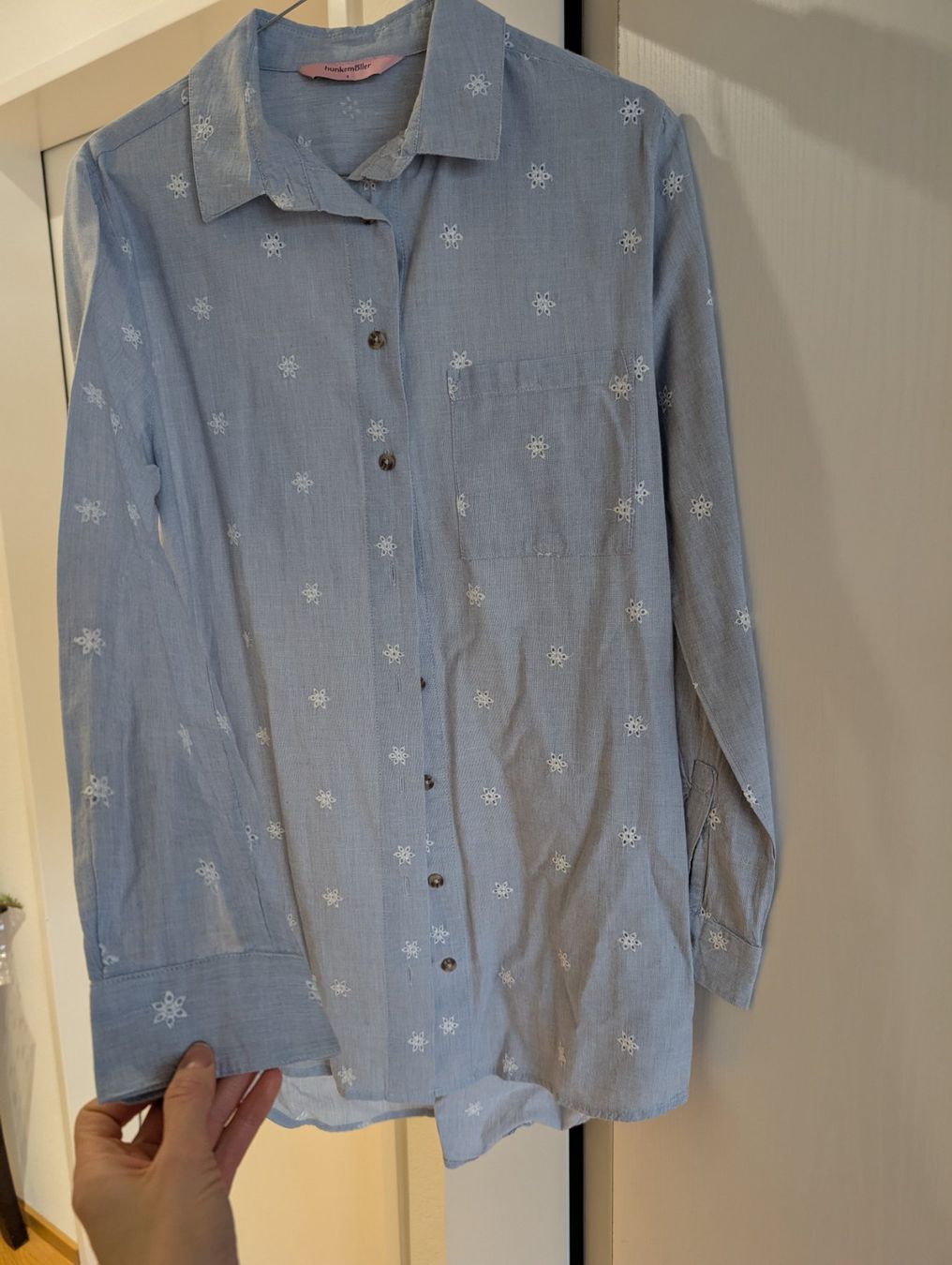 Hunkemöller Camicette: Hunkemöller Bluse, hellblau mit Blumenmuster, Grösse S – Usato da Zug venduto da sunshinestateofmind
