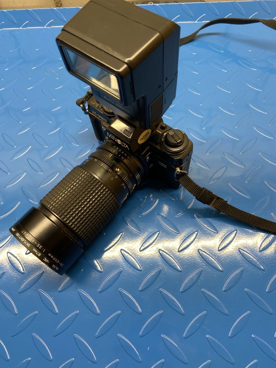 Minolta Fotocamera: Minolta X-700 Spiegelreflexkamera mit Blitzgerät – Usato da Gipf-Oberfrick venduto da rap_mn6p 3